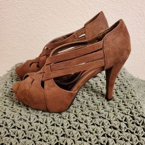 Simply Vera Wang Brown Suede-like Platform Heels